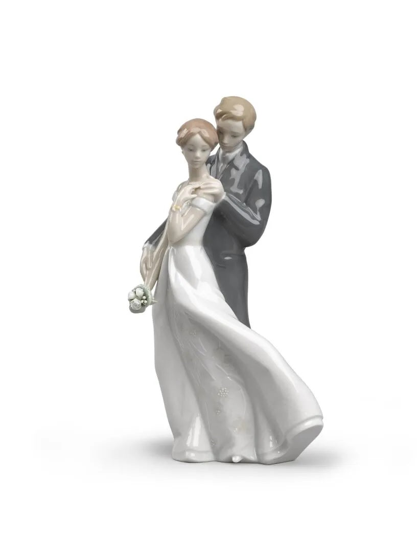 Lladró Everlasting Love Couple Figurine (SKU: 01008274) – M.S.C. Sales