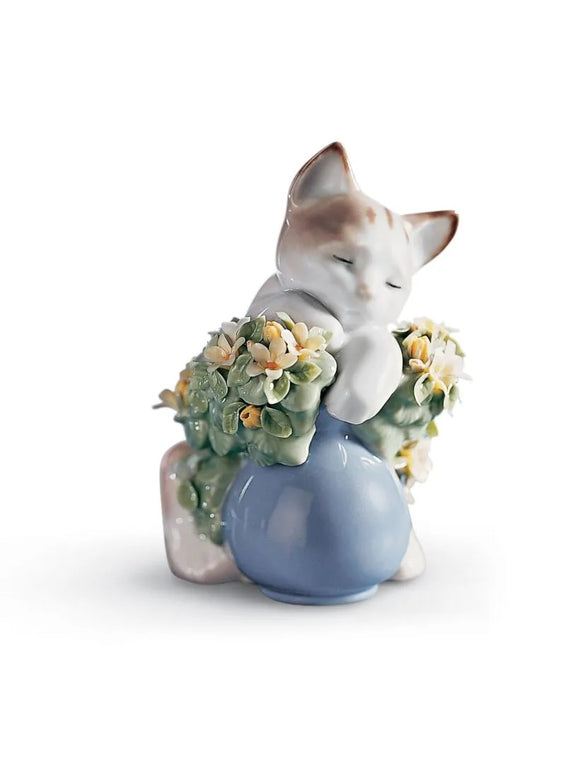 Lladró Dream Kitten Cat Figurine (SKU 01006567)