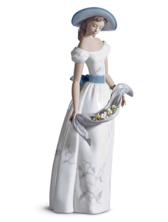 Lladró Fragrances and Colors Woman Figurine (SKU: 01006866)