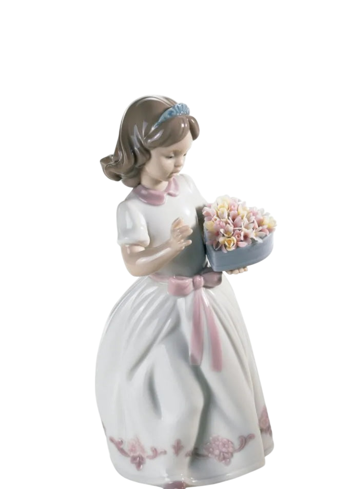 Lladró For A Special Someone Girl Figurine (SKU: 01006915)