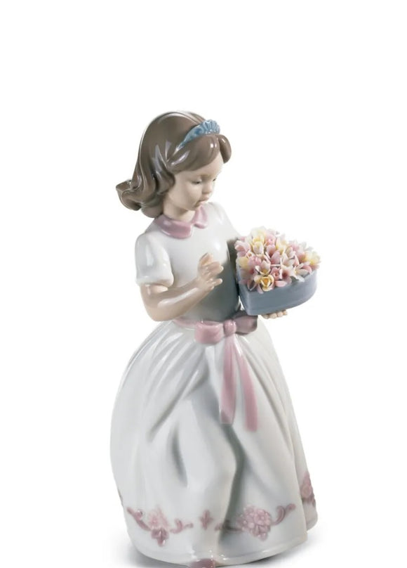 Lladró For A Special Someone Girl Figurine (SKU: 01006915)