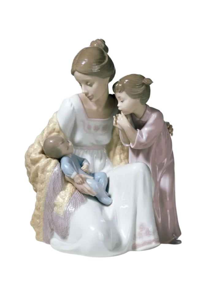Lladró Welcome to the Family Figurine (SKU: 01006939)