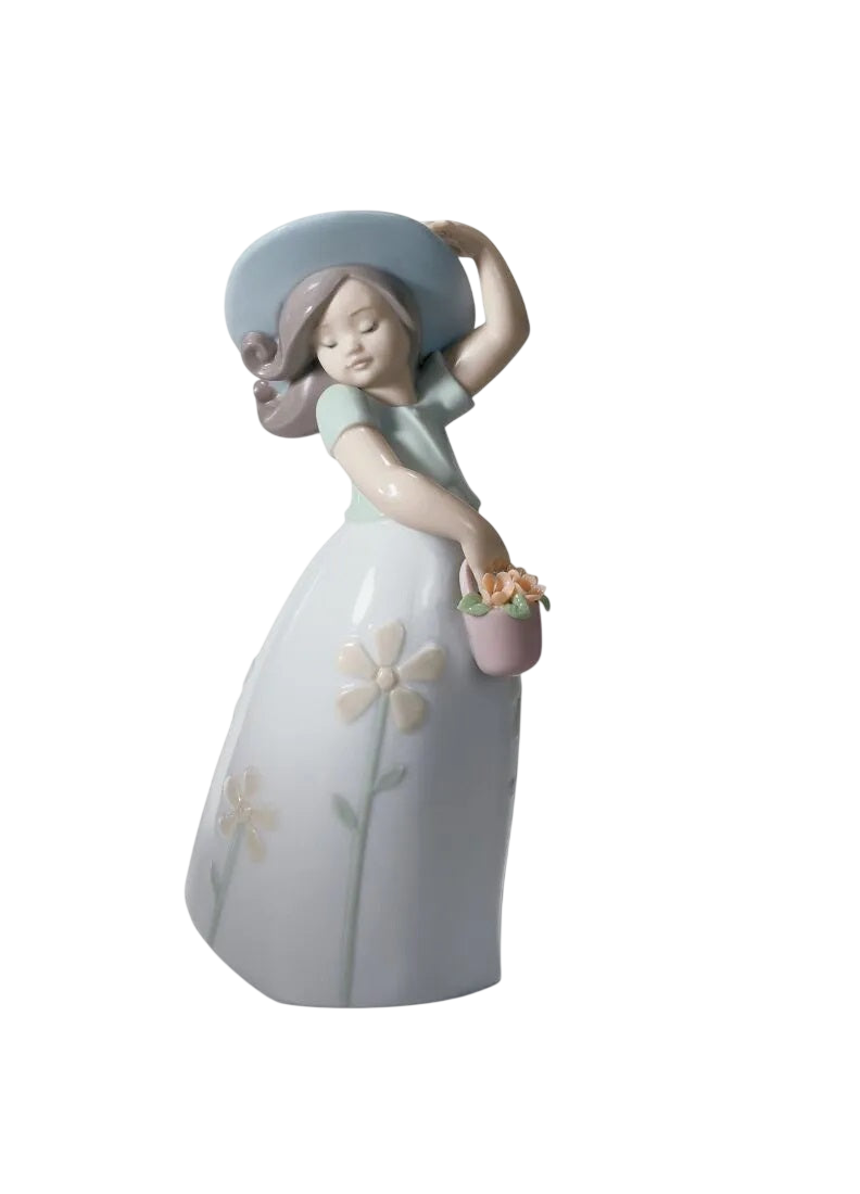 Lladró Little Daisy Girl Figurine (SKU: 01008041)