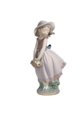 Lladró Pretty Innocence Girl Figurine (SKU: 01008246)
