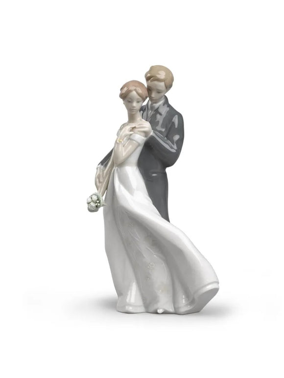 Lladró Everlasting Love Couple Figurine (SKU: 01008274)