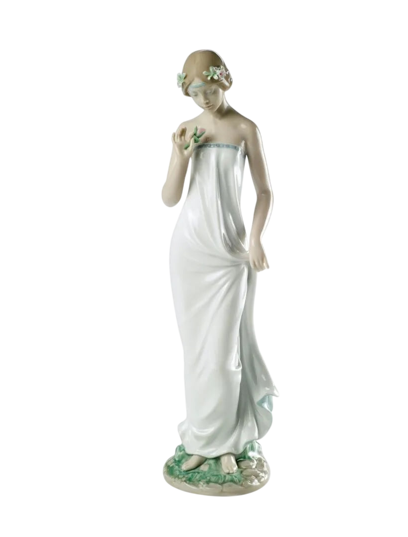Lladró Beautiful Gloria Figurine (SKU: 01008429)