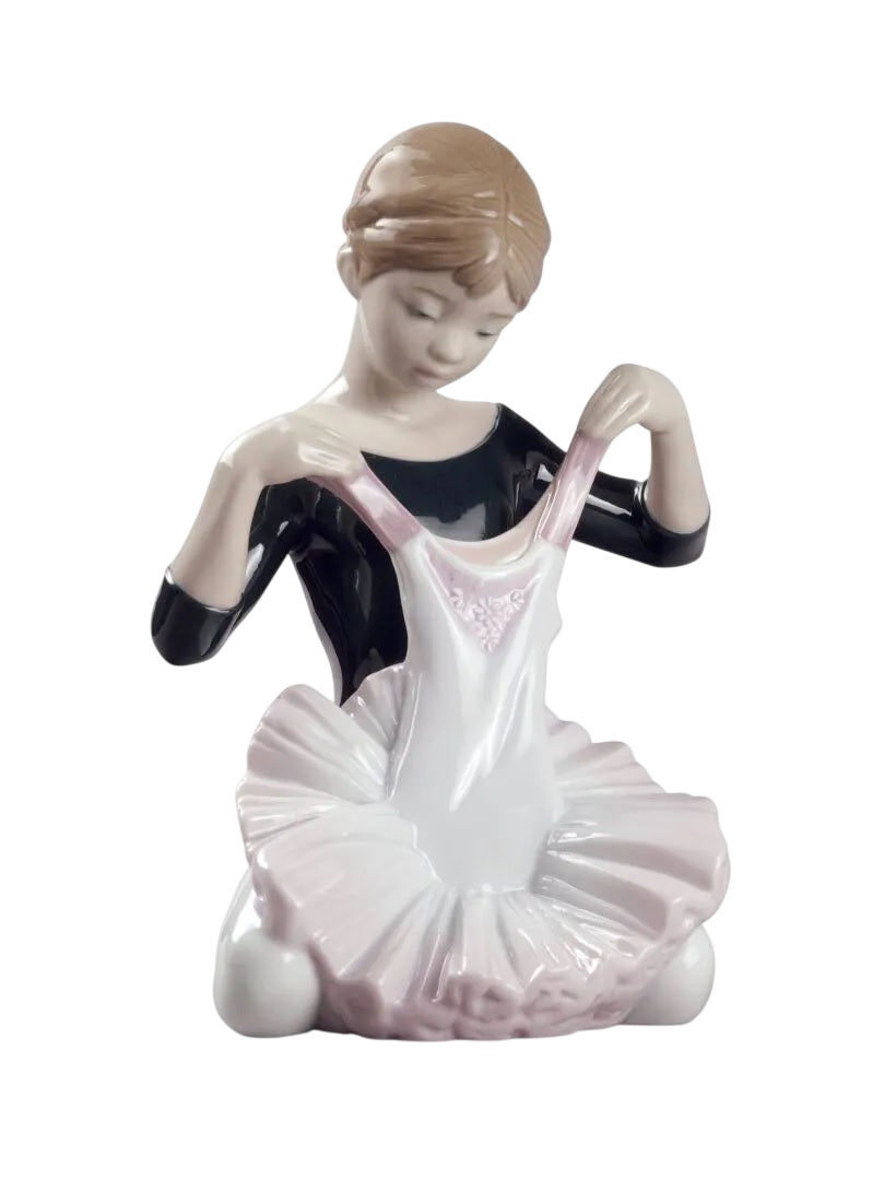 Lladró My Debut Dress Ballet Girl Figurine (SKU: 01008771)