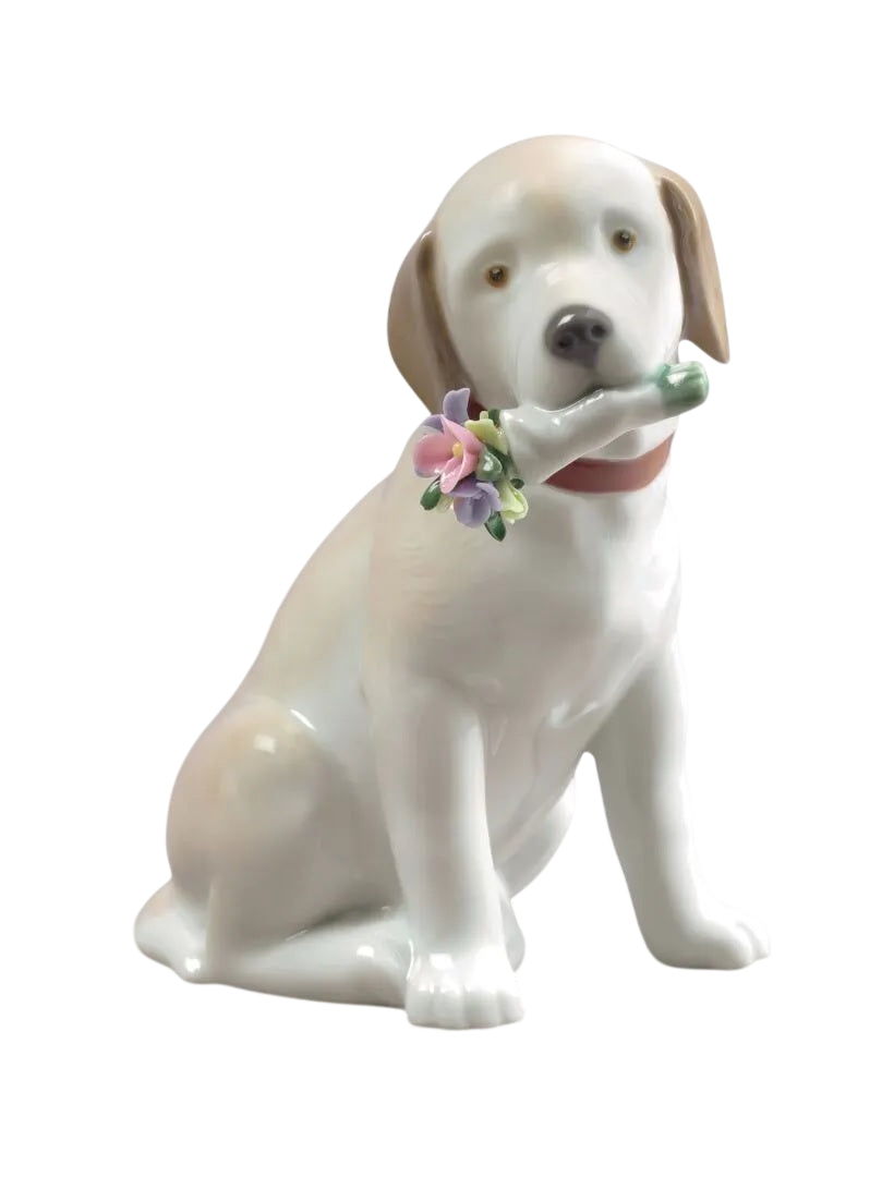 Lladró This Bouquet Is for You Dog (SKU: 01009256)